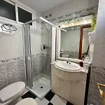 A.t. La Plaza Apartament *